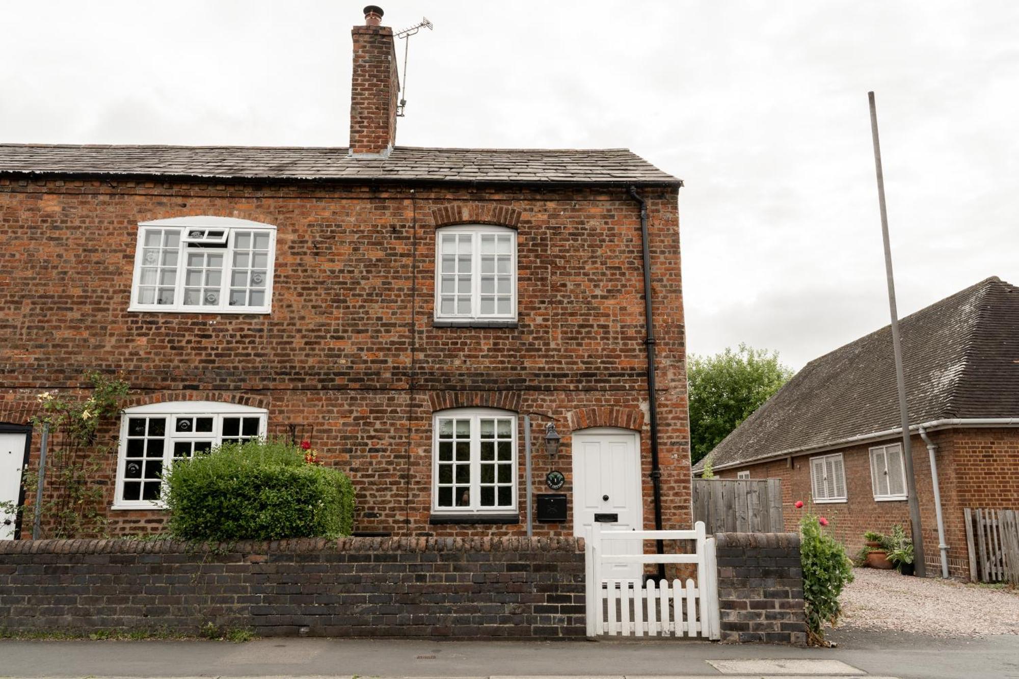 Cosy 2 Bed Cottage In Charming Village Of Christleton - For Up To 5 Eksteriør billede