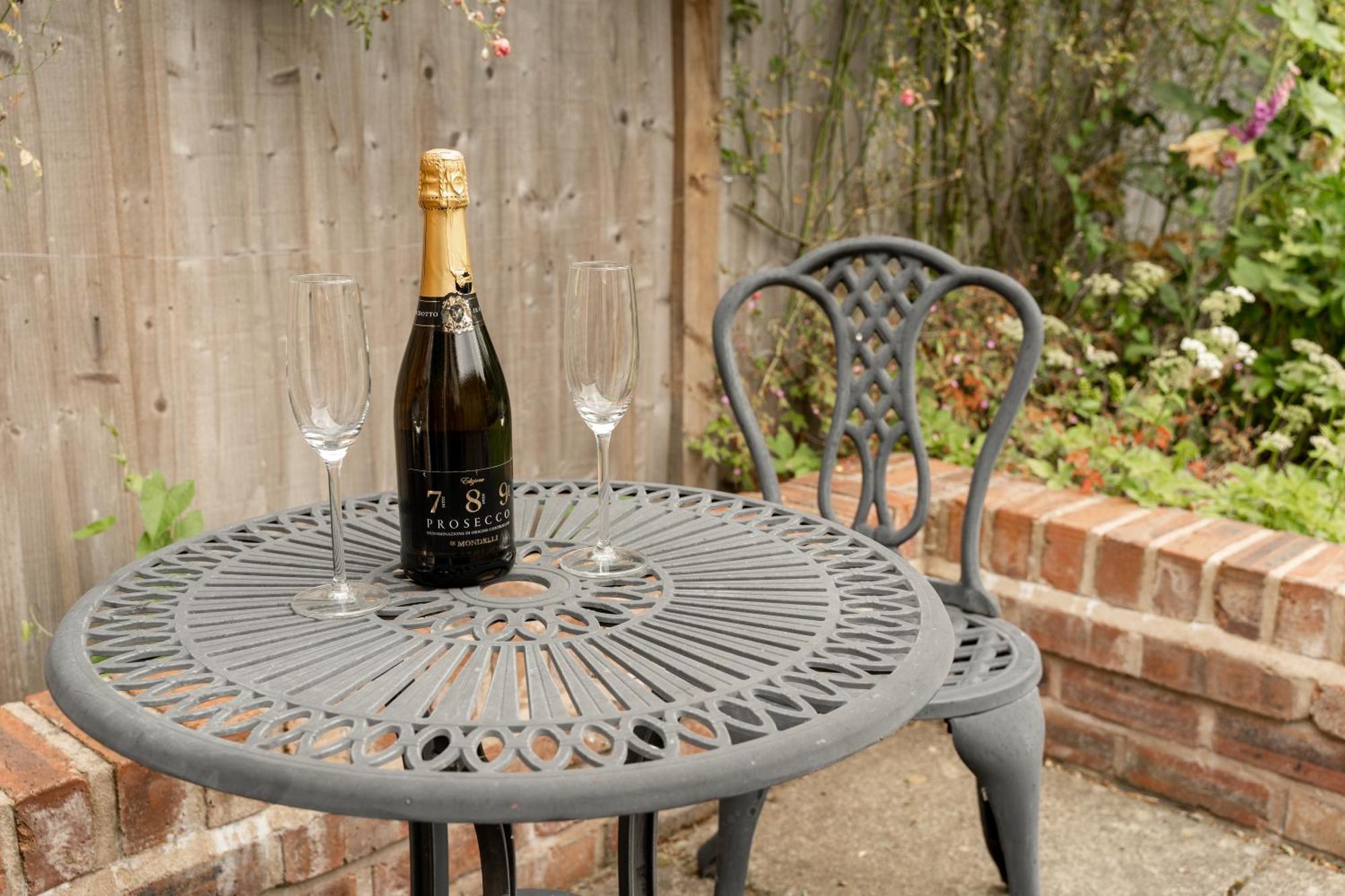Cosy 2 Bed Cottage In Charming Village Of Christleton - For Up To 5 Eksteriør billede