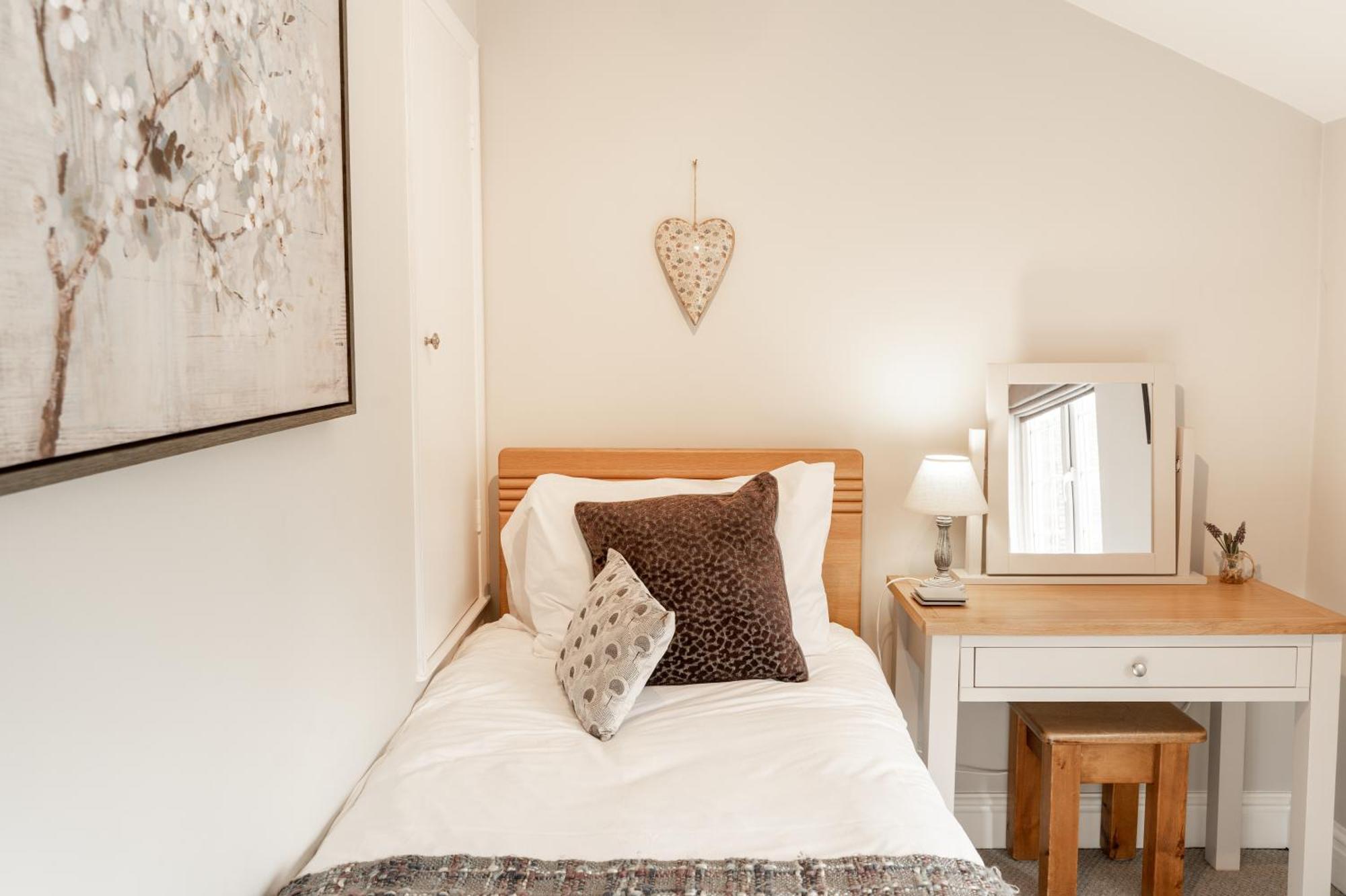 Cosy 2 Bed Cottage In Charming Village Of Christleton - For Up To 5 Eksteriør billede